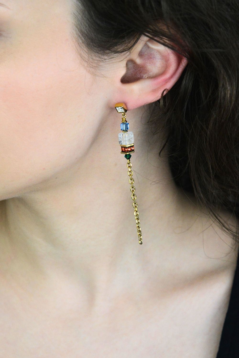 Złote kolczyki Sunray Cube Couture z kryształami Swarovski®. Musujący blask, nowoczesny design i certyfikat autentyczności COEUR DE LION.1.jpg