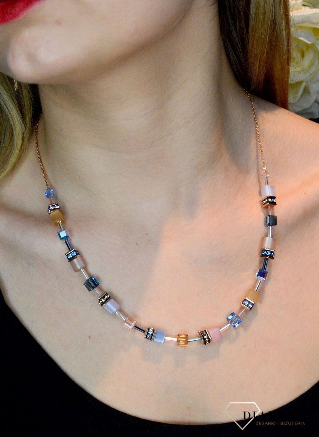 Naszyjnik damski Swarovski Coeur De Lion GeoCUBE tygrysie oko 3030100752. Biżuteria idealna zarówno na eleganckie, jak i niezobowiązujące okazje, ten naszyjnik wykonany jest z połyskujących kryształów Swarovski 9.jpg