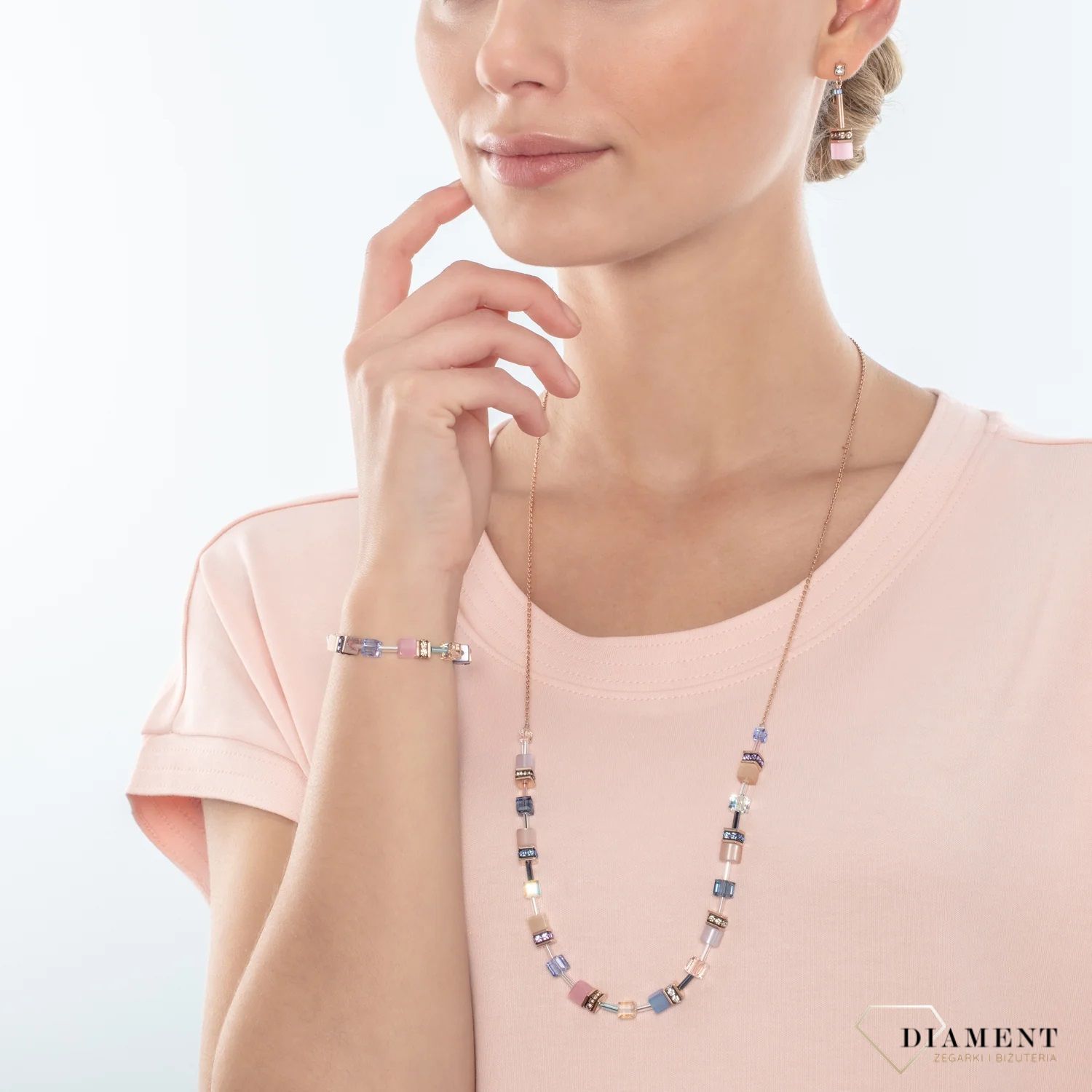 Naszyjnik damski Swarovski Coeur De Lion GeoCUBE tygrysie oko 3030100752. Biżuteria idealna zarówno na eleganckie, jak i niezobowiązujące okazje, ten naszyjnik wykonany jest z połyskujących kryształów Swarovski 9.jpg