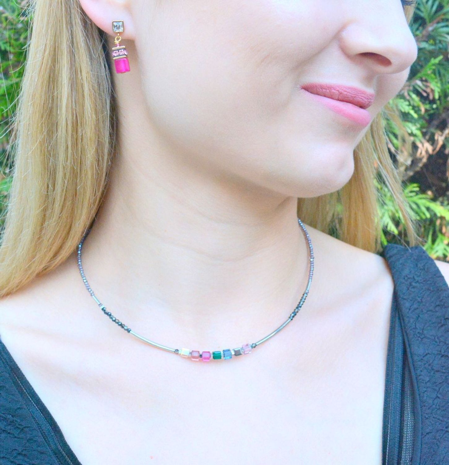 Kolczyki damskie Coeur de Lion GeoCUBE magenta 3038210416. . Biżuteria idealna zarówno na eleganckie, jak i niezobowiązujące okazje. Piękne kolczyki w odcieniach różu z kolekcji GeoCUBE® zdobione kryształami Swarovski®..jpg