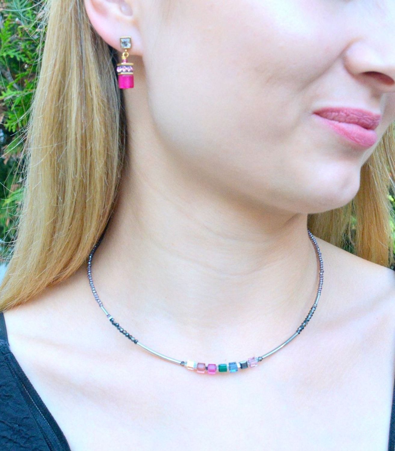 Kolczyki damskie Coeur de Lion GeoCUBE magenta 3038210416. . Biżuteria idealna zarówno na eleganckie, jak i niezobowiązujące okazje. Piękne kolczyki w odcieniach różu z kolekcji GeoCUBE® zdobione kryształami Swarovski®..jpg