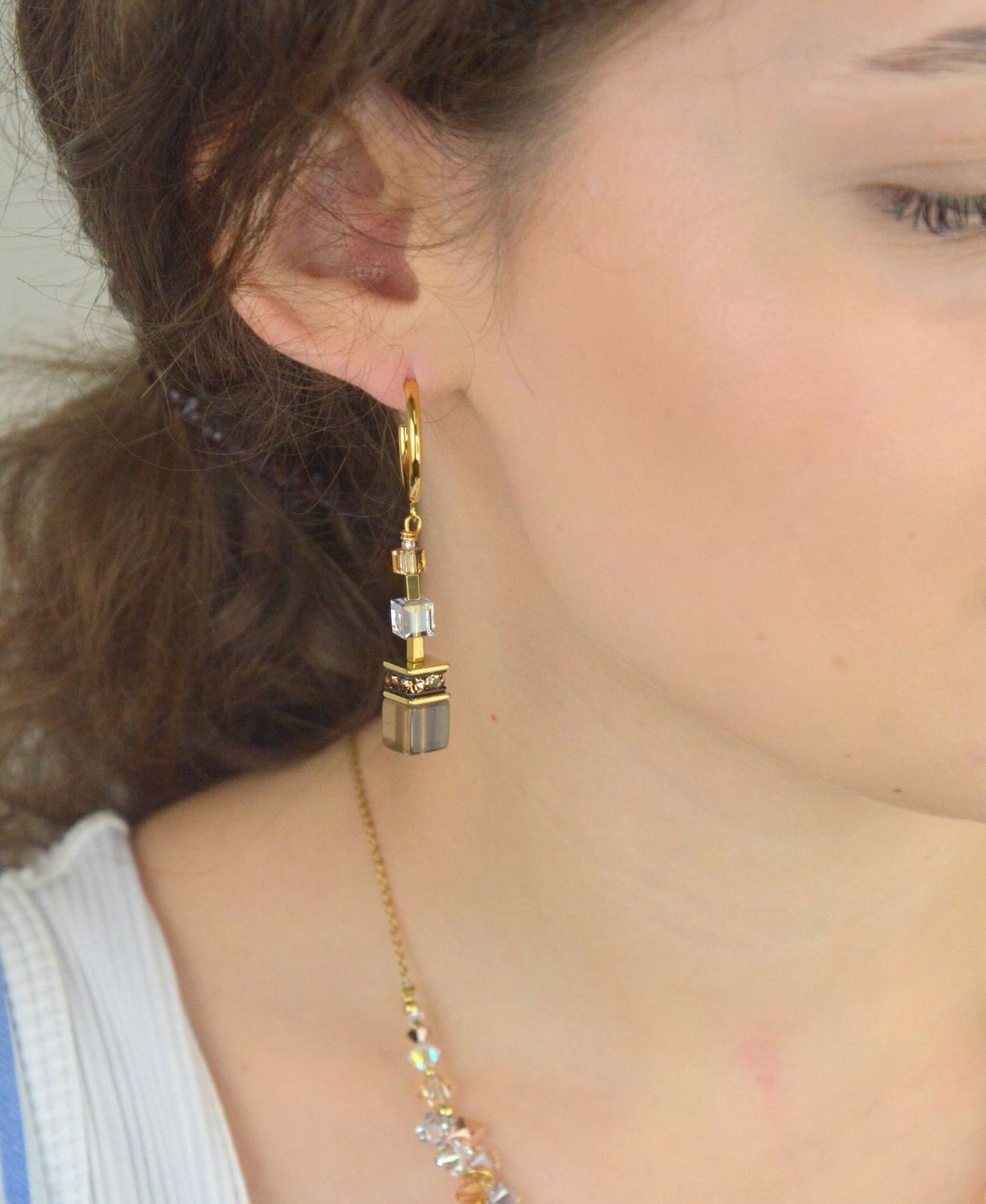 Kolczyki damskie COEUR DE LION GeoCUBE® 303921-1132 – Swarovski, kwarc dymny, eleganckie kolczyki.jpg