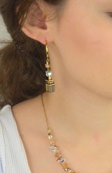 Ekskluzywne kolczyki damskie COEUR DE LION GeoCUBE® 303921-1132 z kryształami Swarovski®, cyrkonią i naturalnym kwarcem dymnym. Ręczne wykonanie, eleganckie opakowanie i 2-letnia gwarancja. Dostępne w salonach Diame.JPG