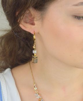 Ekskluzywne kolczyki damskie COEUR DE LION GeoCUBE® 303921-1132 z kryształami Swarovski®, cyrkonią i naturalnym kwarcem dymnym. Ręczne wykonanie, eleganckie opakowanie i 2-letnia gwarancja. Dostępne w salonach Diament (1).JPG