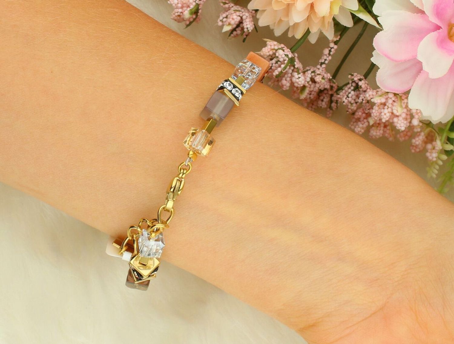 Elegancka bransoletka damska Coeur de Lion GeoCUBE® 303930-1132 w stonowanej, wielokolorowej wersji. Kryształy Swarovski®, tygrysie oko i cyrkonie. Ręcznie wykonana w Niemczech (2).jpg