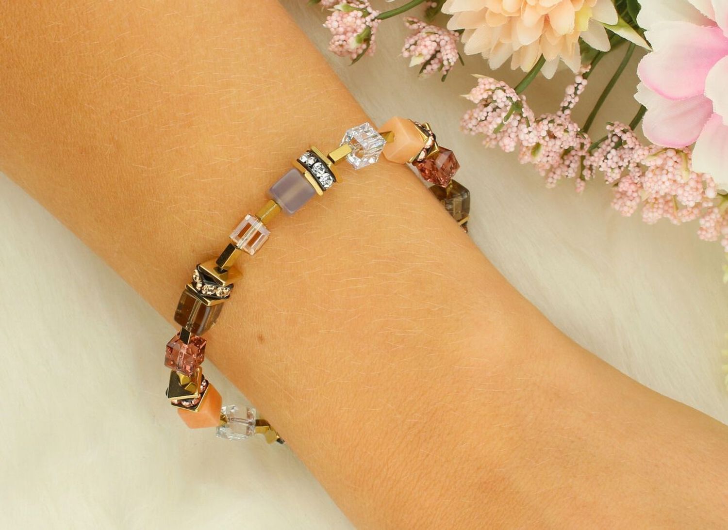 Elegancka bransoletka damska Coeur de Lion GeoCUBE® 303930-1132 w stonowanej, wielokolorowej wersji. Kryształy Swarovski®, tygrysie oko i cyrkonie. Ręcznie wykonana w Niemczech (2).jpg