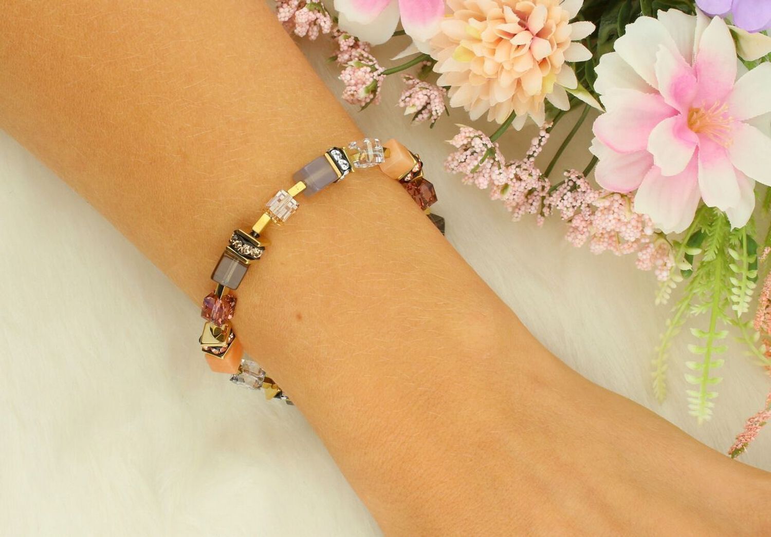 Elegancka bransoletka damska Coeur de Lion GeoCUBE® 303930-1132 w stonowanej, wielokolorowej wersji. Kryształy Swarovski®, tygrysie oko i cyrkonie. Ręcznie wykonana w Niemczech (2).jpg