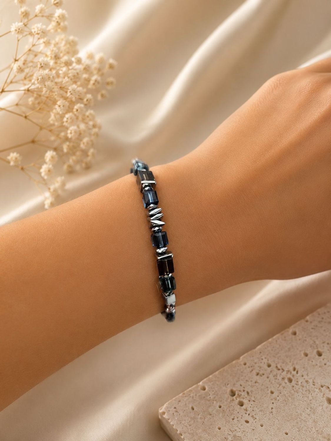 Bransoletka damska Coeur de Lion 3044300712 Wave Cube Flow Silver-Blue srebrno-niebieska (1).jpg