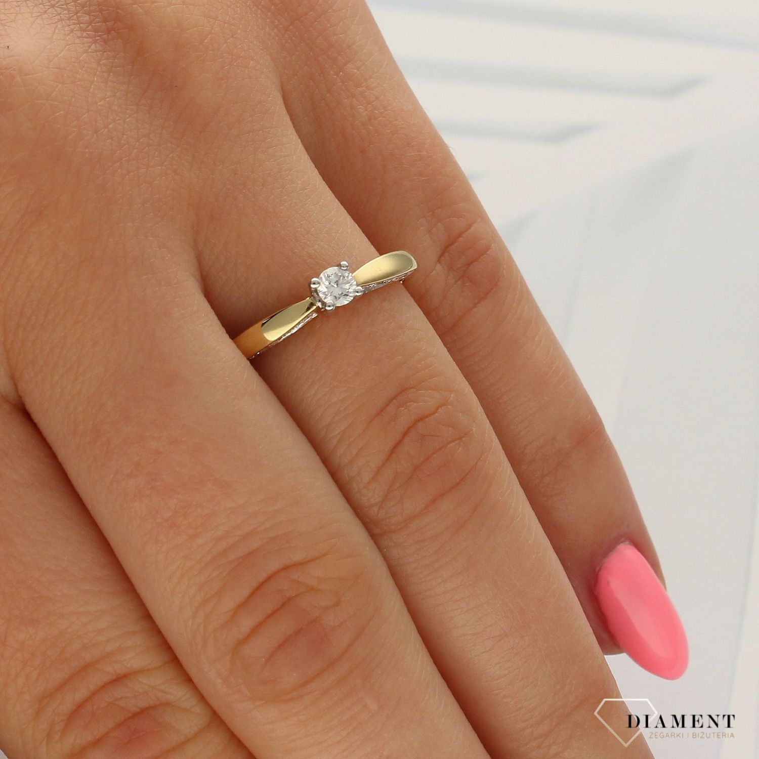 Pierścionek złoty DIAMENT 'Miłosne brylanty' 3133WG25-10 (1).jpg
