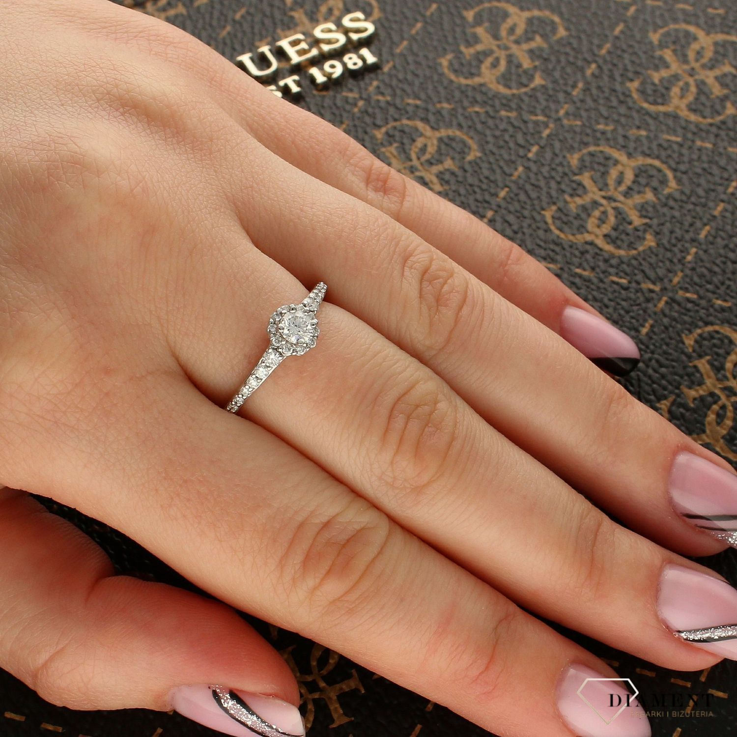 Pierścionek białe złoto  Blask Diamentów  585 DIAMENT 3184WG18.jpg