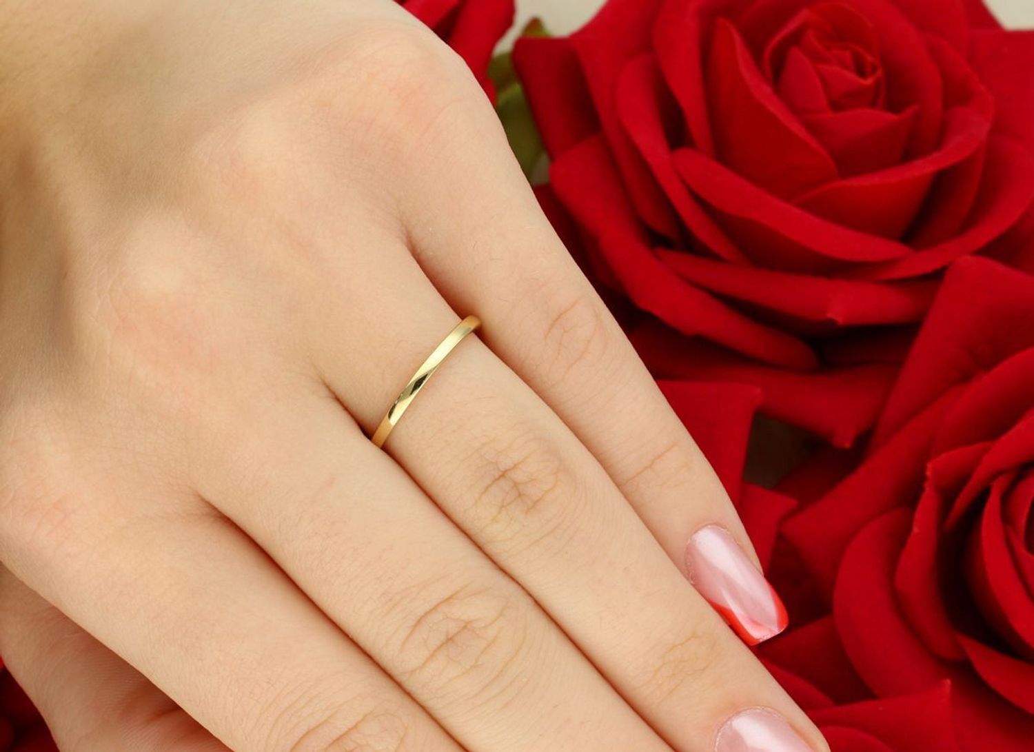 Subtelny pierścionek z żółtego złota 585 z 13 brylantami (0,13ct), model Fala Miłości. Certyfikat autentyczności, welurowe pudełko. Idealny prezent!1.jpg