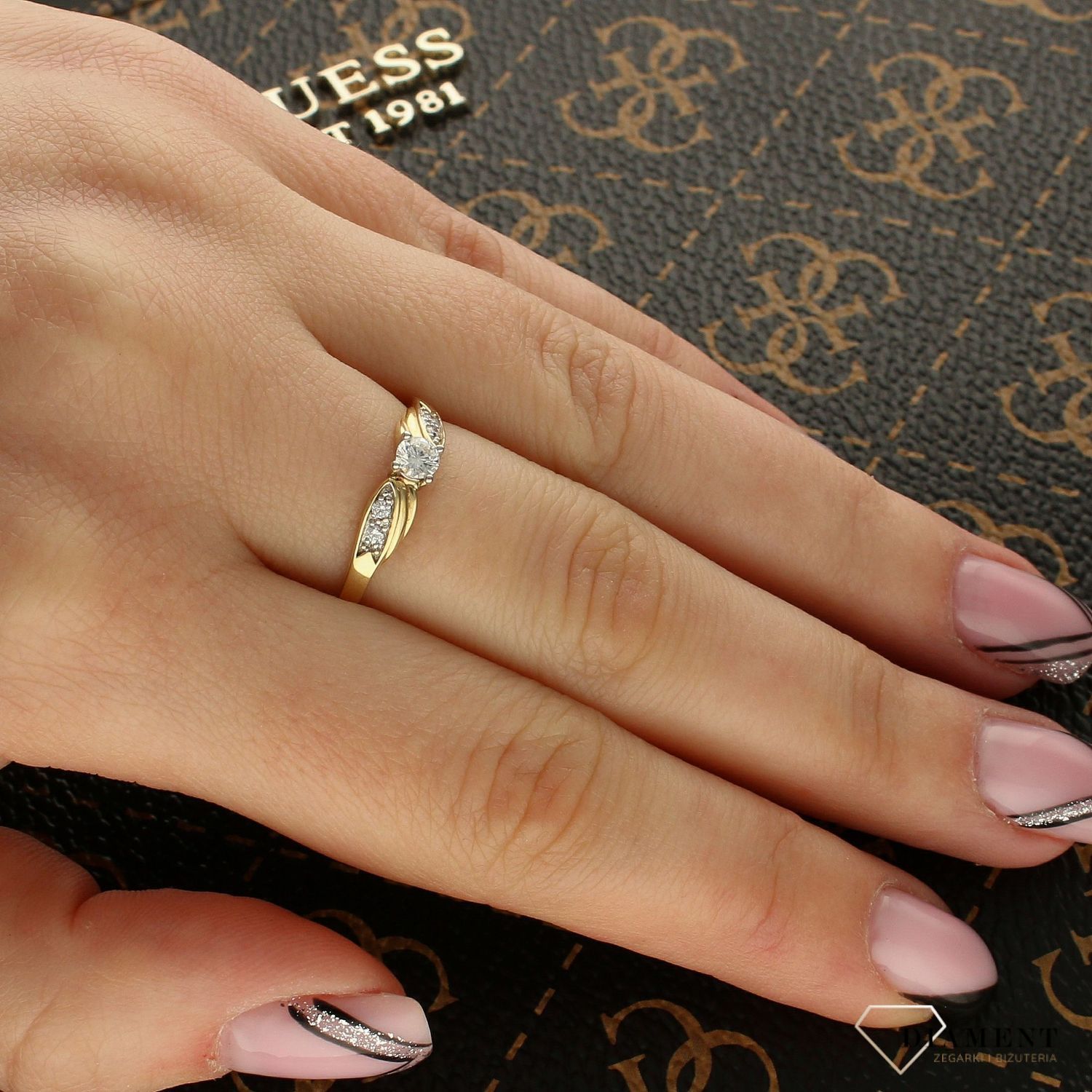 Złoty pierścionek zaręczynowy z Diamentem 'Wieczne zaręczyny' 3270WG20.jpg