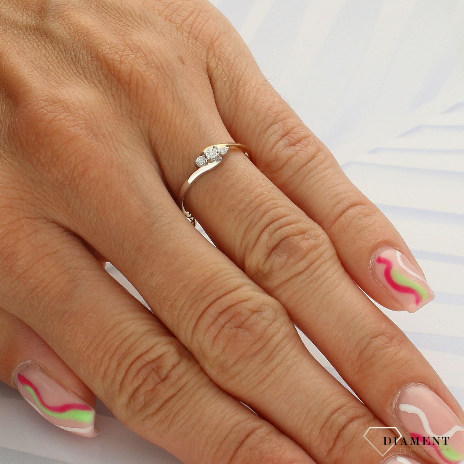 Pierścionek złoty DIAMENT 585, diamenty, trzy brylanty rozmiar 9 585.jpg