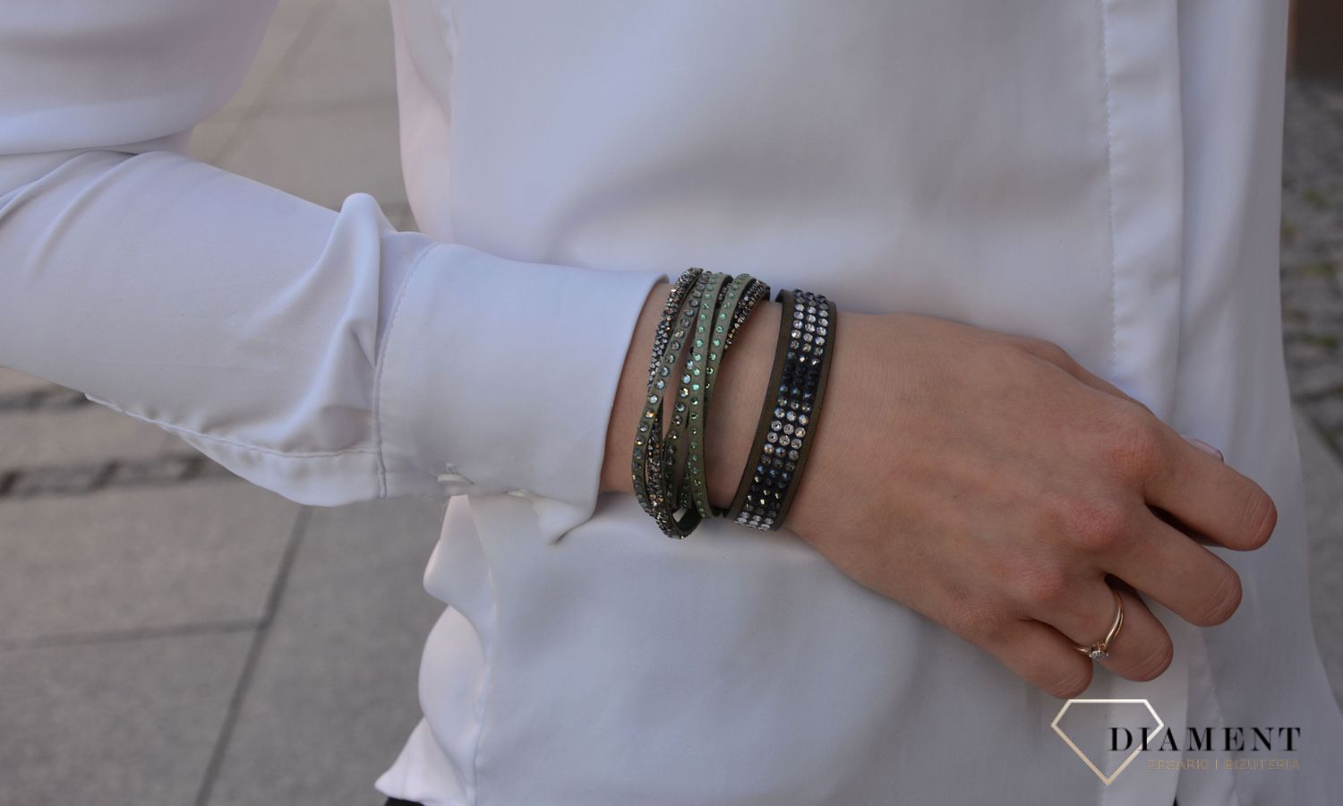 Bransoletka Swarovski Elements Evolution Design to ponadczasowa ciemna skóra z detalami. Bransoletki Sawrovski to bransoletki damskie idealne na prezent5.jpg