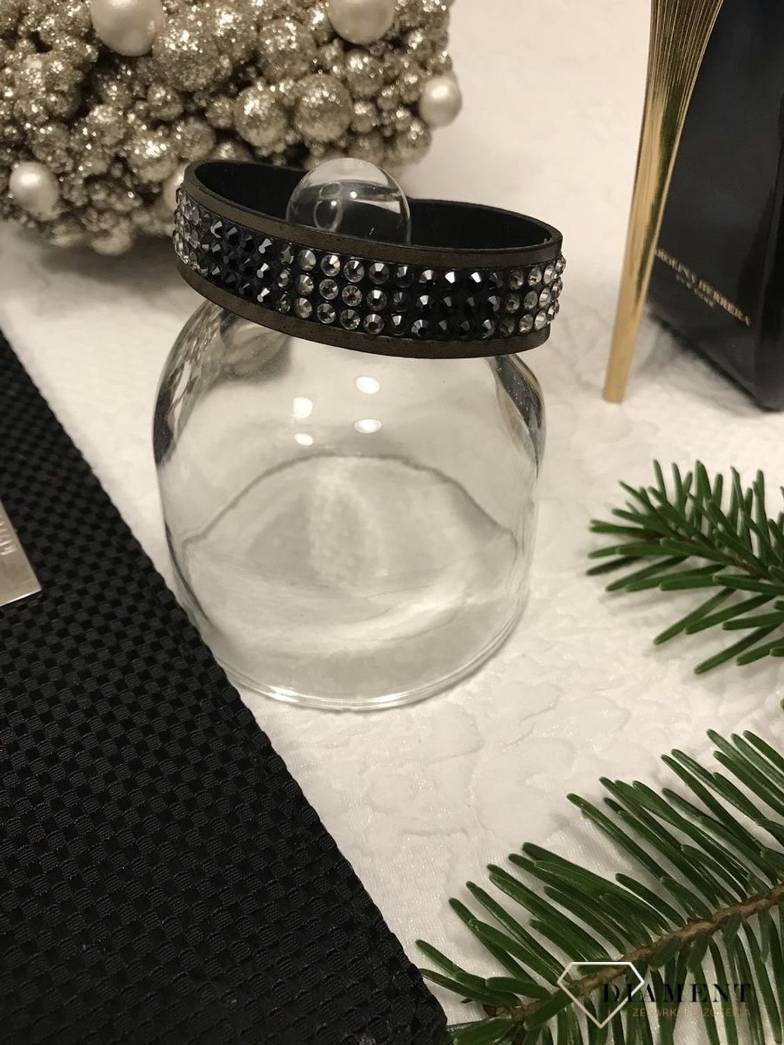 Bransoletka Swarovski Elements Evolution Design to ponadczasowa ciemna skóra z detalami. Bransoletki Sawrovski to bransoletki damskie idealne na prezent5.jpg