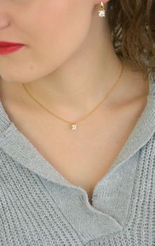 Naszyjnik damski TI SENTO 34087ZY – srebro rodowane 925, pozłacany, ankier, zdobiony cyrkonią 6 mm. Regulowana długość 38–48 cm, elegancki i uniwersalny, idealny do codziennych i wieczorowych stylizacji (4).JPG