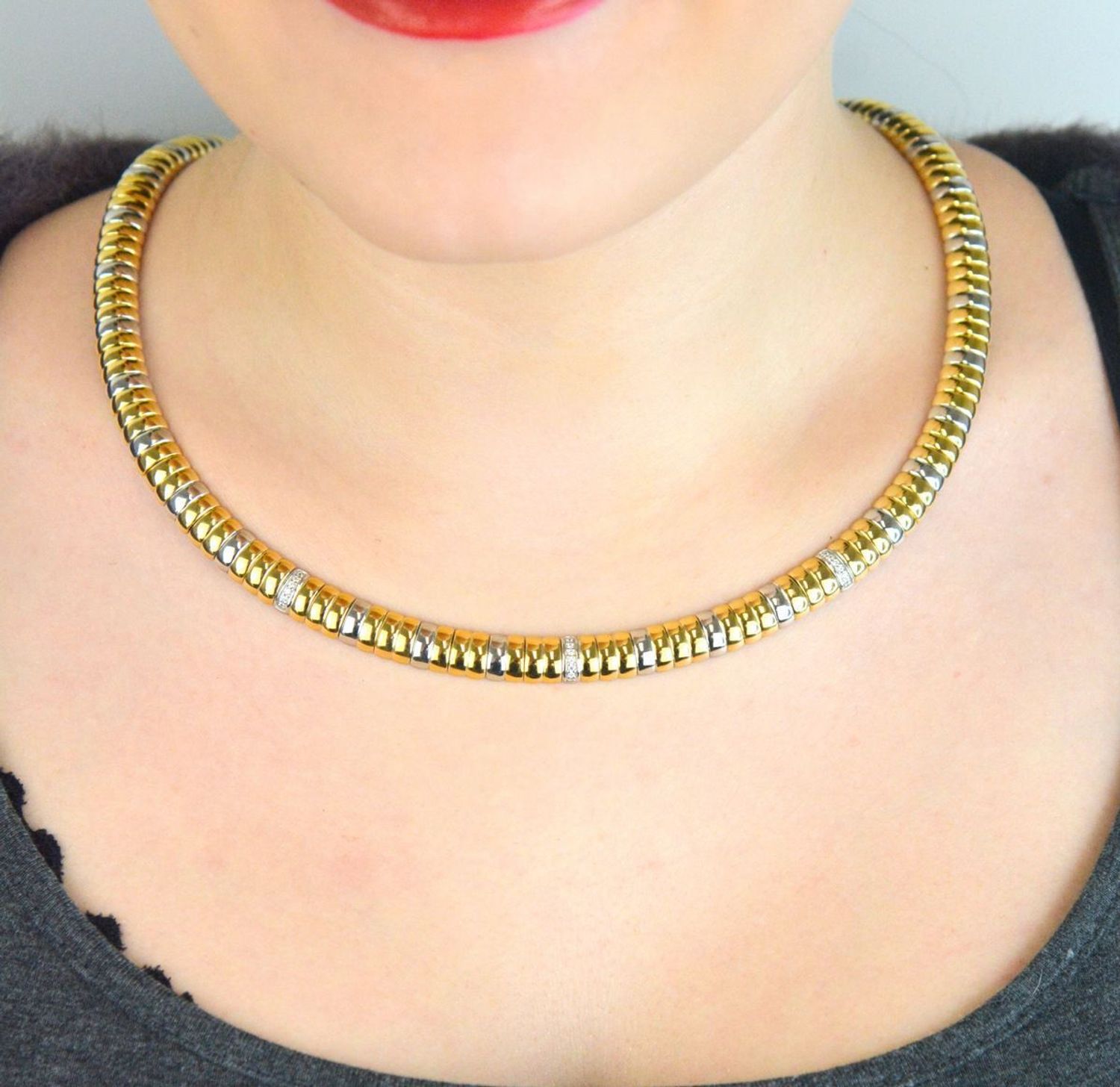 Naszyjnik damski TI SENTO – srebro próby 925 z elementami pokrytymi żółtym złotem i lśniącymi cyrkoniami. Elastyczna kolia, komfortowa w noszeniu, idealna do codziennych 1.jpg