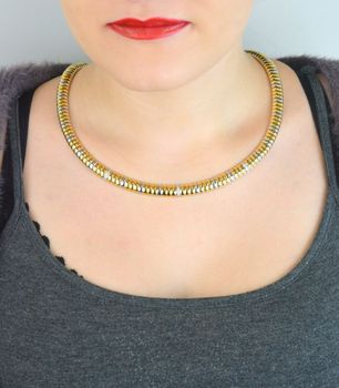 Naszyjnik damski TI SENTO – srebro próby 925 z elementami pokrytymi żółtym złotem i lśniącymi cyrkoniami. Elastyczna kolia, komfortowa w noszeniu, idealna do codziennych stylizacji i na specjalne okazje (4).JPG