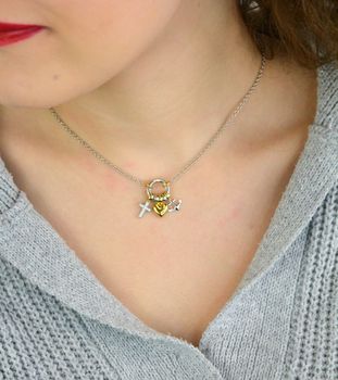 Naszyjnik damski TI SENTO 34115ZY – srebro rodowane 925, częściowo złocone, zdobione cyrkoniami i trzema zawieszkami krzyż, serce i kotwica (wiara, miłość, nadzieja).  (4).JPG