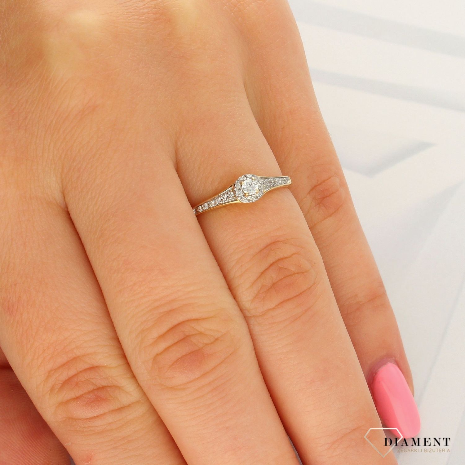 Złoty pierścionek zaręczynowy z brylantami – Klasyczna Elegancja  Rozmiar 13  348412.jpg