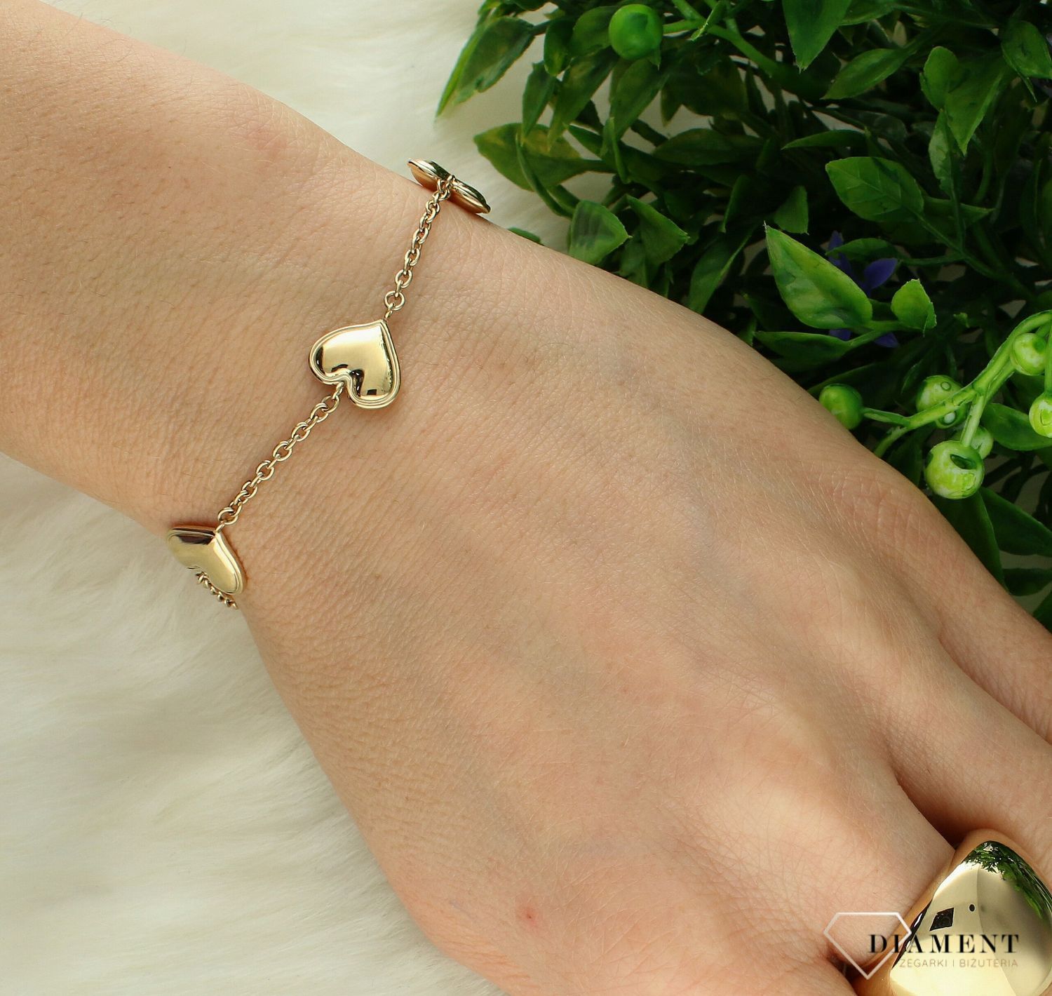 Bransoletka damska Calvin Klein złote serduszka 35000300. Bransoletka damska Calvin Klein. Damska bransoletka stalowa Calvin Klein. Bransoletka złota stalowa Calvin Klein. Bransoletka damska na prezent..jpg