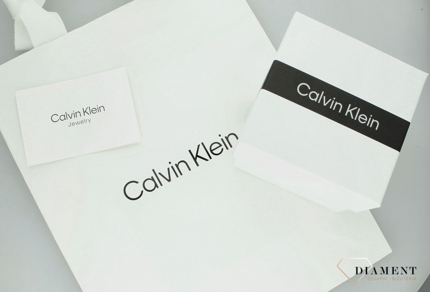 Bransoletka damska Calvin Klein sztywna stalowa z logo CK w złotym kolorze 35000350.jpg