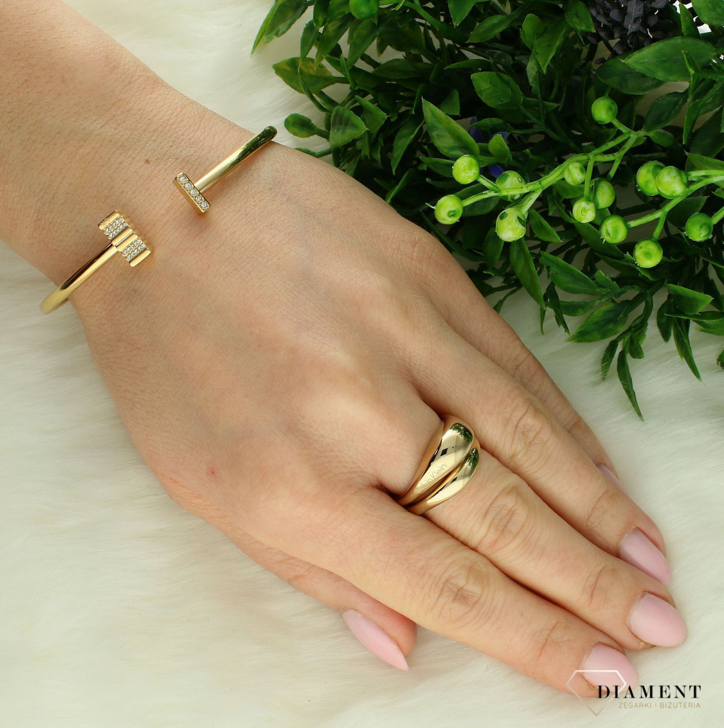 Bransoletka damska Calvin Klein otwarta stalowa złota z cyrkoniami 35000368.jpg