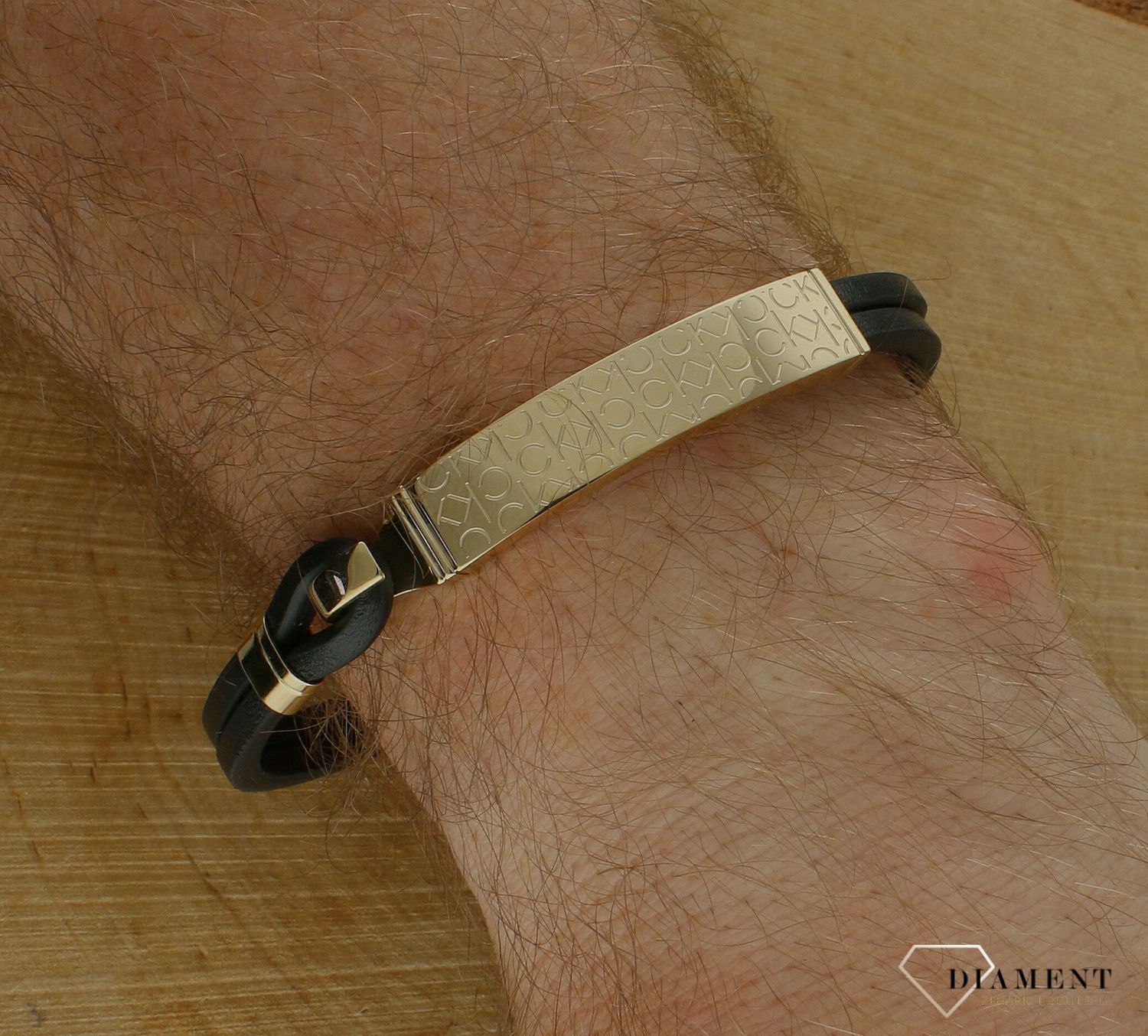 Bransoletka męska Calvin Klein skórzana z elementem stalowym z logo CK 35000408. Męska bransoletka Calvin Klein. Bransoletka skórzana Calvin Klein dla mężczyzny. Bransoletka Calvin Klein stalowa na prezent dla mężczyzny.jpg