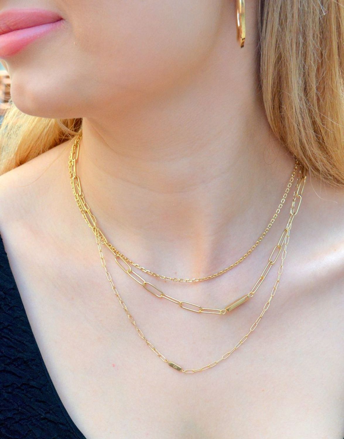 Naszyjnik damski Calvin Klein w złotym kolorze potrójny 35000433. Naszyjnik damski Calvin Klein. Naszyjnik stalowy Calvin Klein. Damski Naszyjnik pokryty złotem CK. Naszyjnik modowy Calvin Klein na prezent..jpg