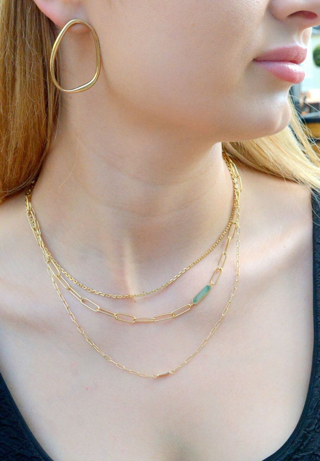 Naszyjnik damski Calvin Klein w złotym kolorze potrójny 35000433. Naszyjnik damski Calvin Klein. Naszyjnik stalowy Calvin Klein. Damski Naszyjnik pokryty złotem CK. Naszyjnik modowy Calvin Klein na prezent..jpg