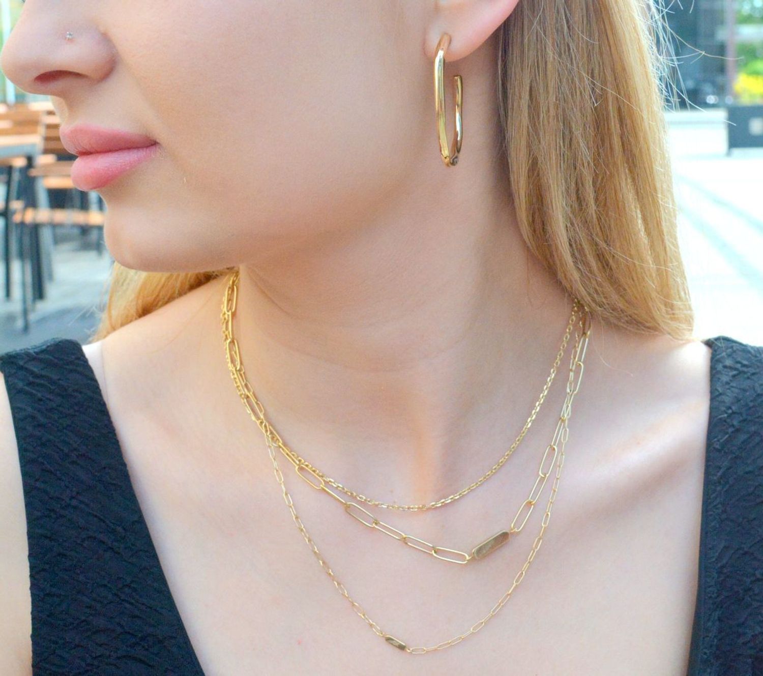 Naszyjnik damski Calvin Klein w złotym kolorze potrójny 35000433. Naszyjnik damski Calvin Klein. Naszyjnik stalowy Calvin Klein. Damski Naszyjnik pokryty złotem CK. Naszyjnik modowy Calvin Klein na prezent..jpg