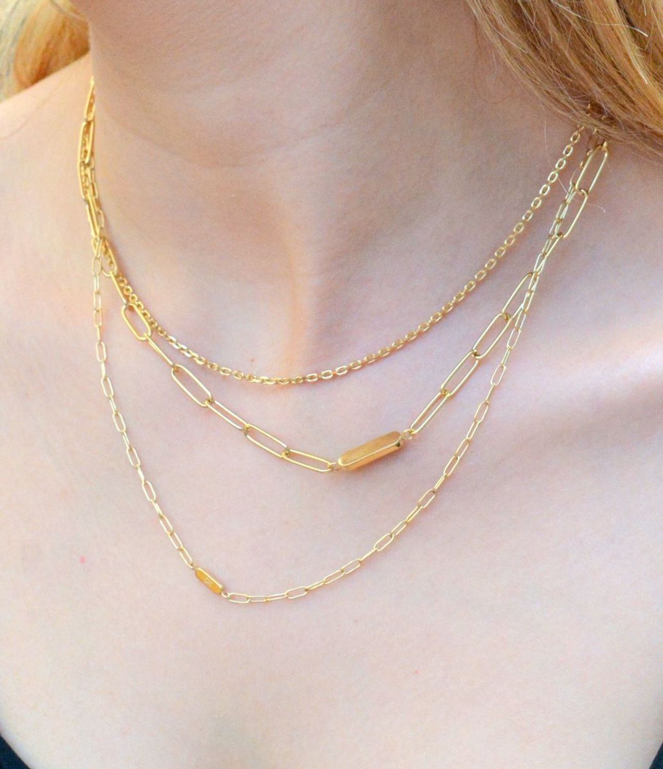 Naszyjnik damski Calvin Klein w złotym kolorze potrójny 35000433. Naszyjnik damski Calvin Klein. Naszyjnik stalowy Calvin Klein. Damski Naszyjnik pokryty złotem CK. Naszyjnik modowy Calvin Klein na prezent..jpg