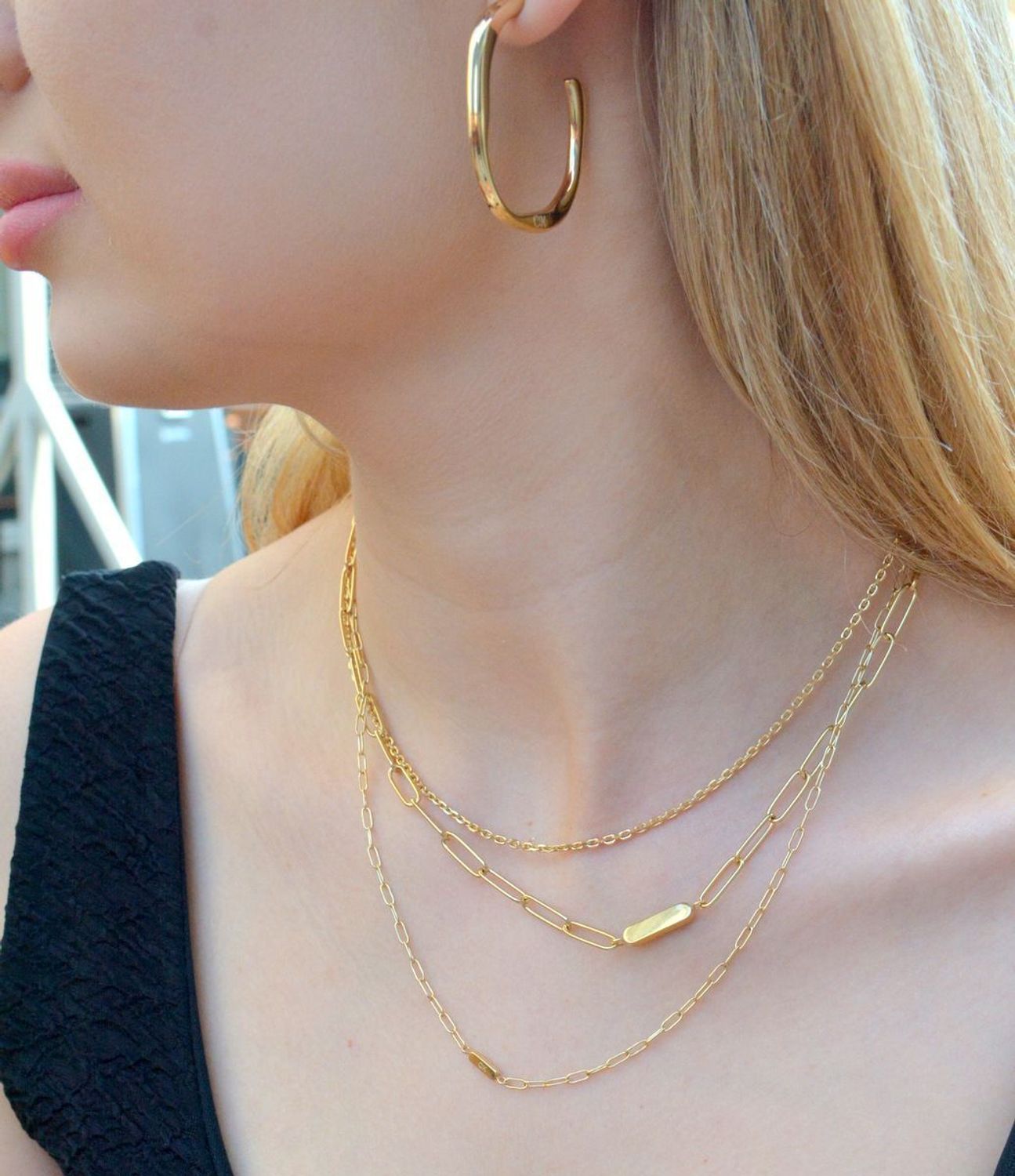 Naszyjnik damski Calvin Klein w złotym kolorze potrójny 35000433. Naszyjnik damski Calvin Klein. Naszyjnik stalowy Calvin Klein. Damski Naszyjnik pokryty złotem CK. Naszyjnik modowy Calvin Klein na prezent..jpg