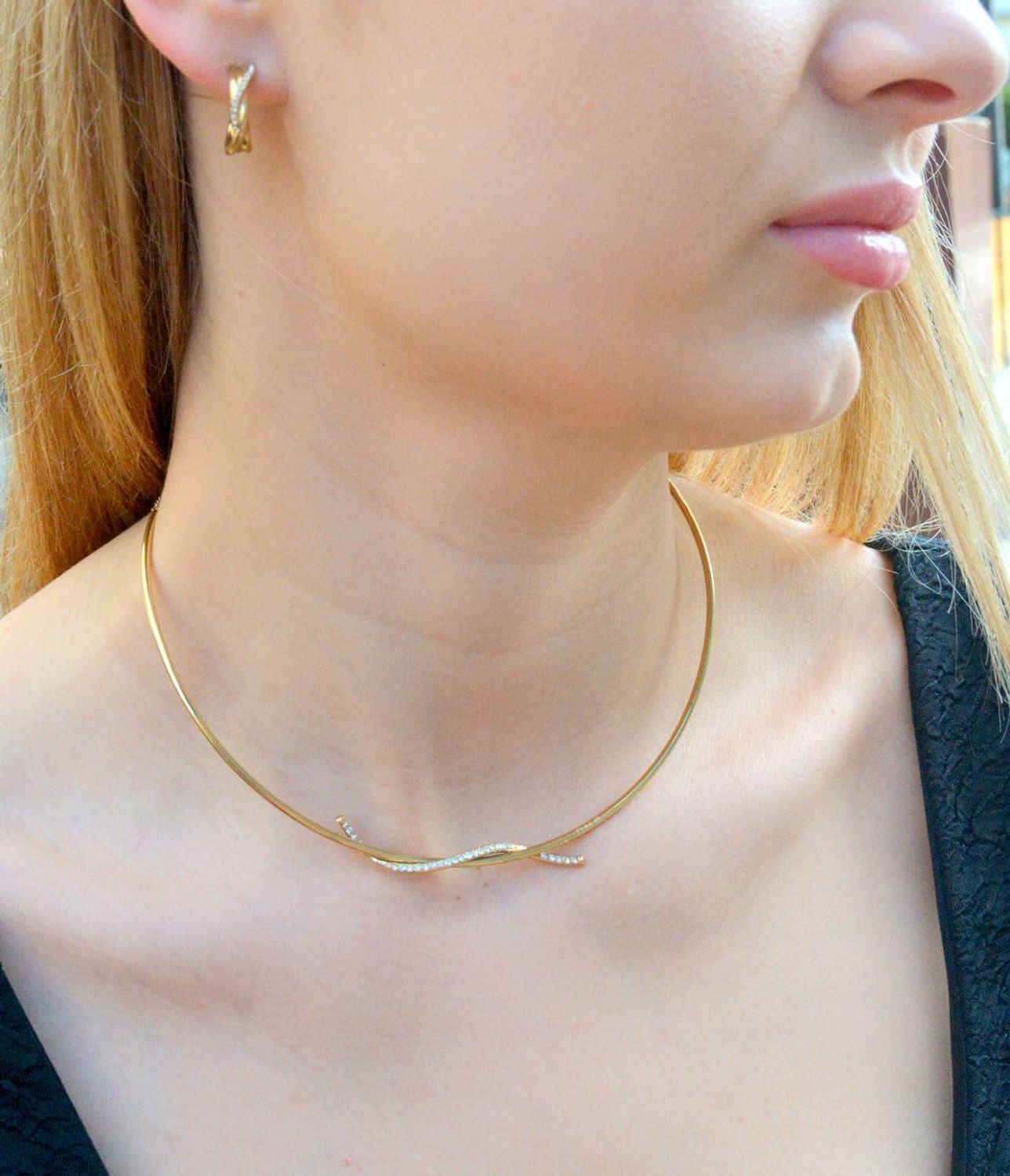 Naszyjnik damski Calvin Klein elegancki z cyrkoniami 35000511. Naszyjnik damski Calvin Klein. Naszyjnik stalowy Calvin Klein. Damski Naszyjnik pokryty złotem CK. Naszyjnik modowy Calvin Klein na prezent..jpg