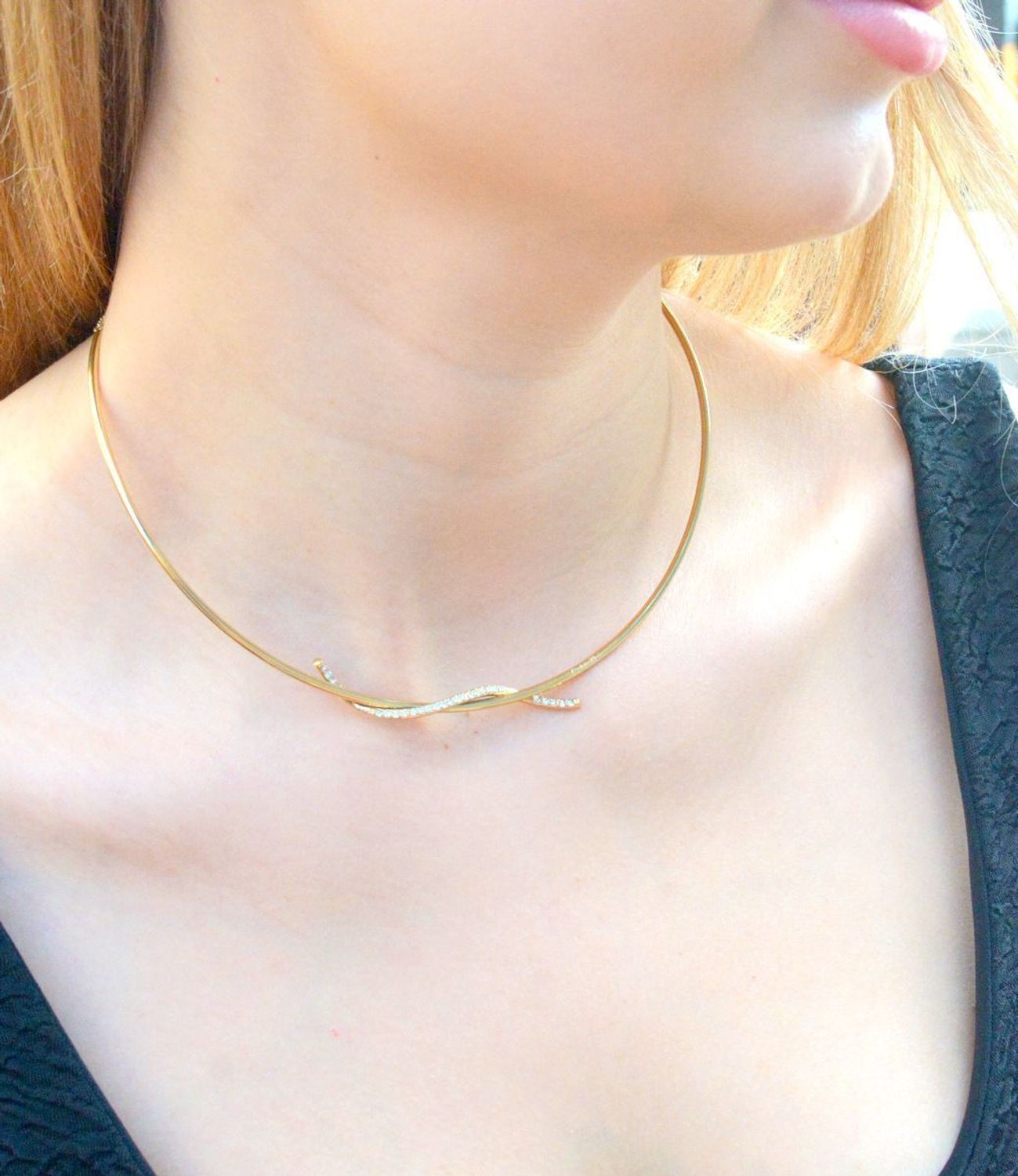 Naszyjnik damski Calvin Klein elegancki z cyrkoniami 35000511. Naszyjnik damski Calvin Klein. Naszyjnik stalowy Calvin Klein. Damski Naszyjnik pokryty złotem CK. Naszyjnik modowy Calvin Klein na prezent..jpg