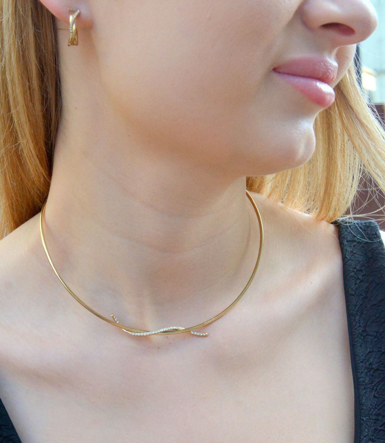 Naszyjnik damski Calvin Klein elegancki z cyrkoniami 35000511. Naszyjnik damski Calvin Klein. Naszyjnik stalowy Calvin Klein. Damski Naszyjnik pokryty złotem CK. Naszyjnik modowy Calvin Klein na prezent..jpg