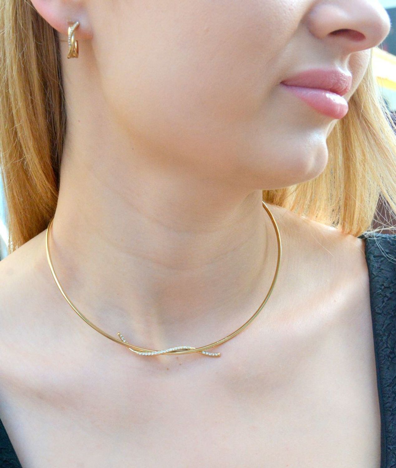 Naszyjnik damski Calvin Klein elegancki z cyrkoniami 35000511. Naszyjnik damski Calvin Klein. Naszyjnik stalowy Calvin Klein. Damski Naszyjnik pokryty złotem CK. Naszyjnik modowy Calvin Klein na prezent..jpg