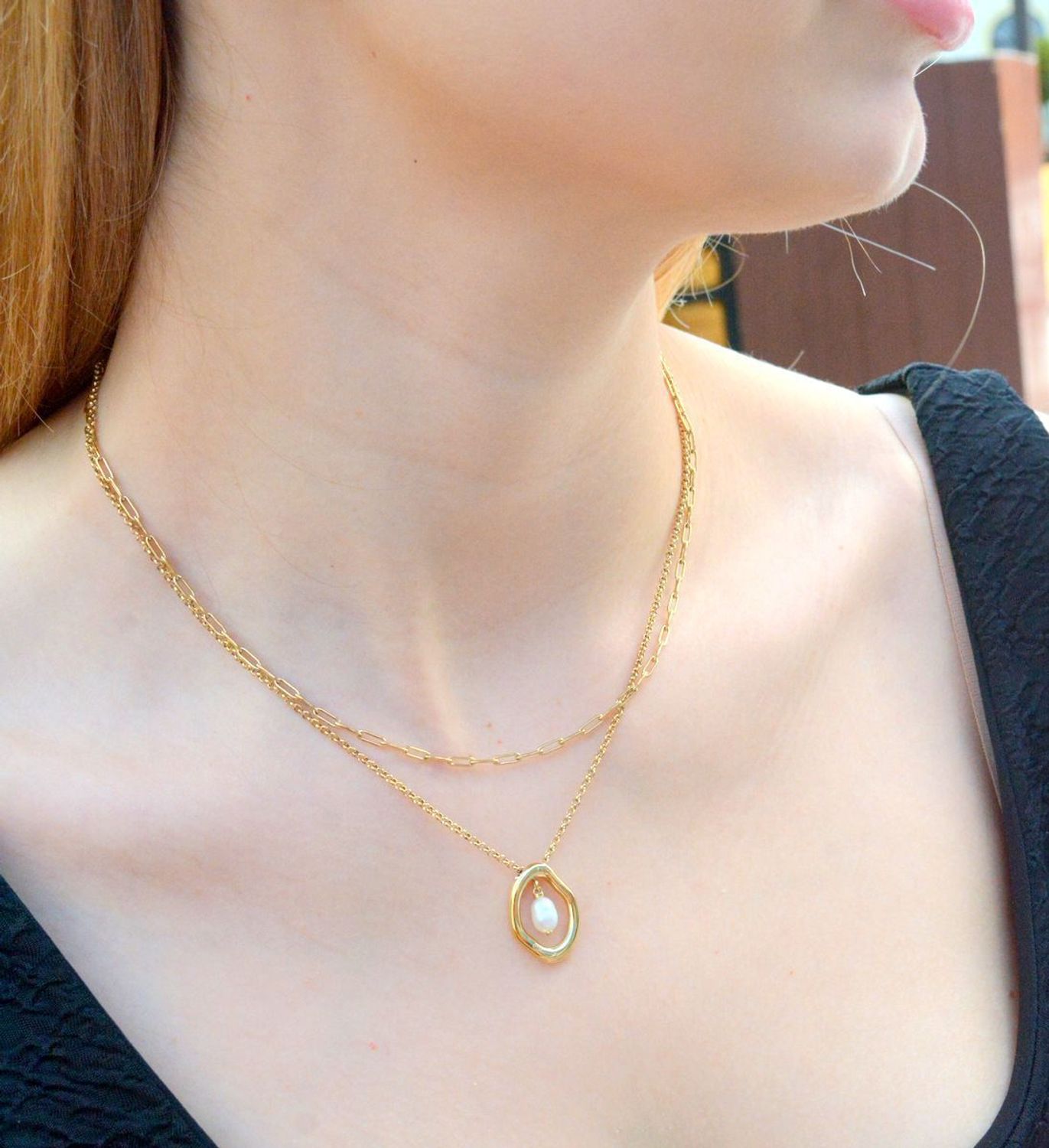 Naszyjnik damski Calvin Klein w złotym kolorze z perełką 35000559. Naszyjnik damski Calvin Klein. Naszyjnik stalowy Calvin Klein. Damski Naszyjnik pokryty złotem CK. Naszyjnik modowy Calvin Klein na prezent..jpg