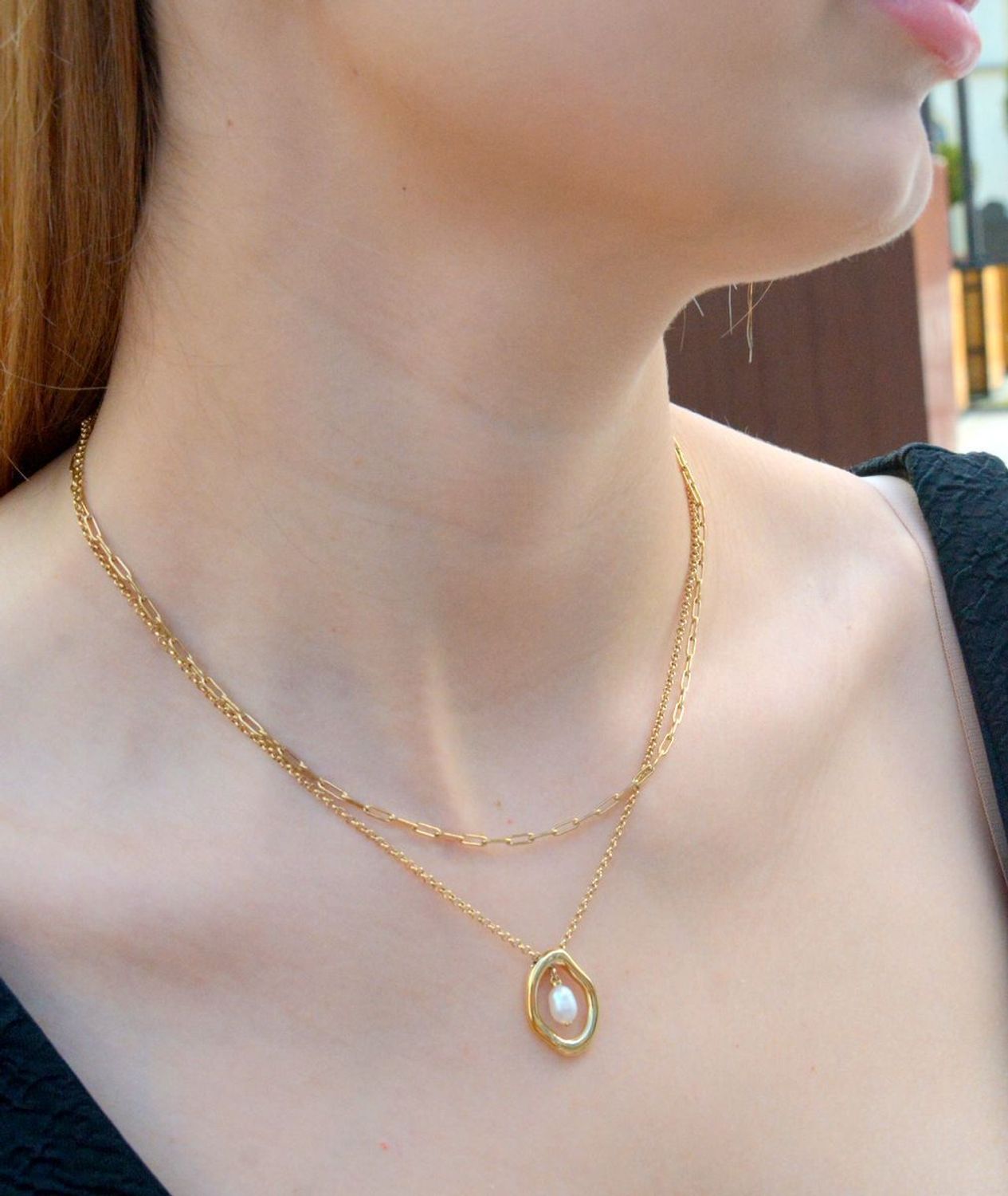 Naszyjnik damski Calvin Klein w złotym kolorze z perełką 35000559. Naszyjnik damski Calvin Klein. Naszyjnik stalowy Calvin Klein. Damski Naszyjnik pokryty złotem CK. Naszyjnik modowy Calvin Klein na prezent..jpg