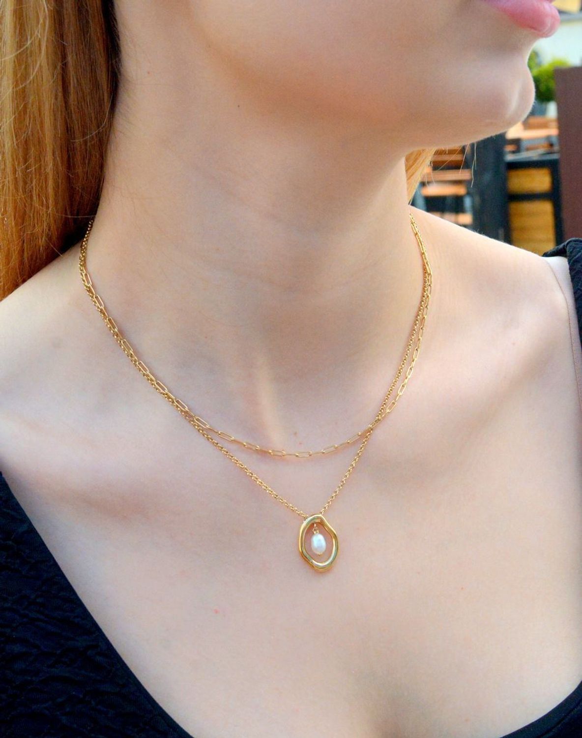 Naszyjnik damski Calvin Klein w złotym kolorze z perełką 35000559. Naszyjnik damski Calvin Klein. Naszyjnik stalowy Calvin Klein. Damski Naszyjnik pokryty złotem CK. Naszyjnik modowy Calvin Klein na prezent..jpg