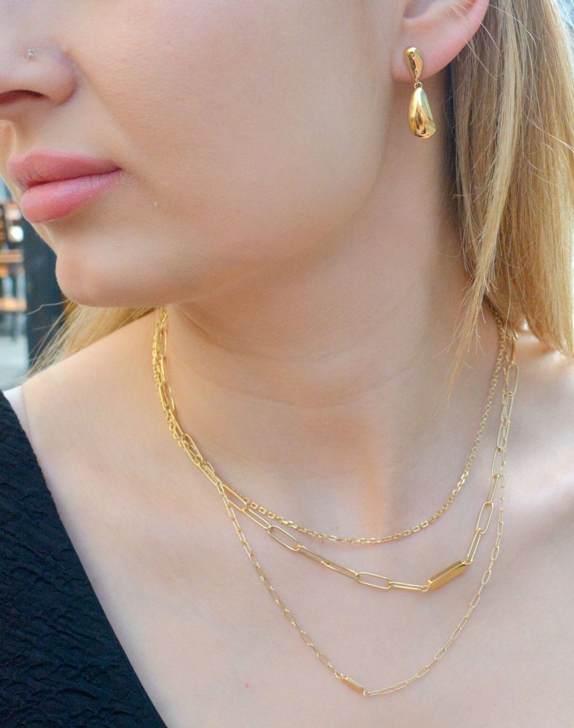 Kolczyki damskie Calvin Klein pozłacane wiszące 35000607.  Kolczyki damskie Calvin Klein. Damskie kolczyki stalowe Calvin Klein. Kolczyki stalowe w złotym kolorze. Złote kolczyki Calvin Klein..jpg