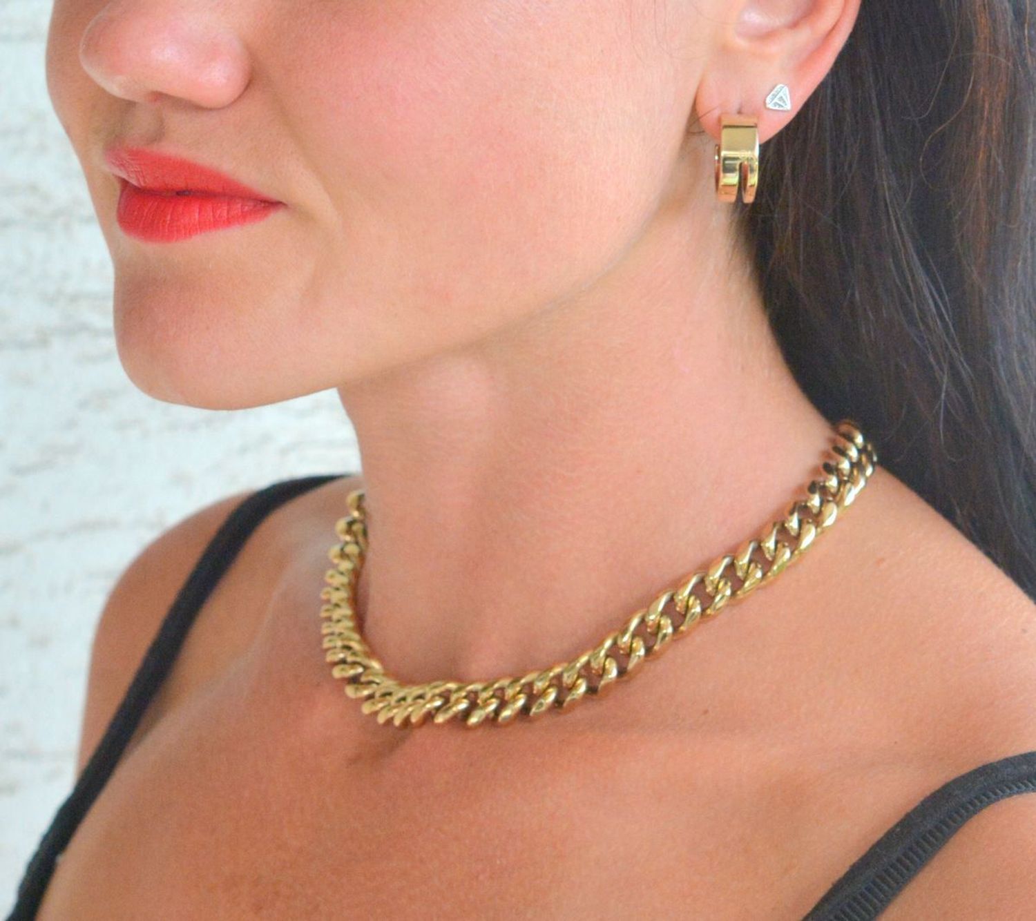 Kolczyki damskie Calvin Klein pozłacane szerokie koła 35000676. Markowa biżuteria modowa Calvin Klein. Oryginalna markowa biżuteria. Szerokie pozłacane koła. Kolczyki na prezent. Biżuteria CK..jpg