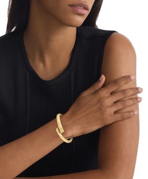 Bransoletka damska Calvin Klein 35000763 – złota, z błyszczącym wykończeniem, wykonana z trwałej stali chirurgicznej. Długość 17,5 cm, waga 44 g, zapięcie bagnetowe.33.jpg