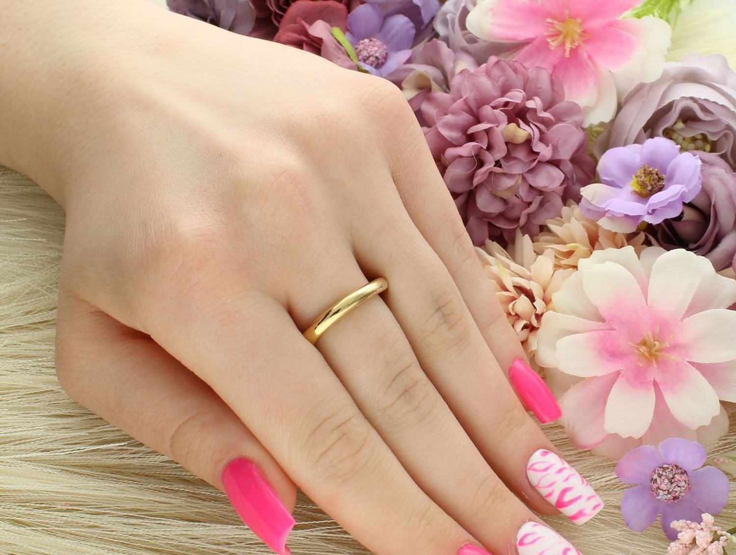 Złoty pierścionek damski Calvin Klein CK Spiral 35000767C ze stali nierdzewnej, nowoczesny design, lekki i trwały, idealny na co dzień i na specjalne okazje.1.jpg