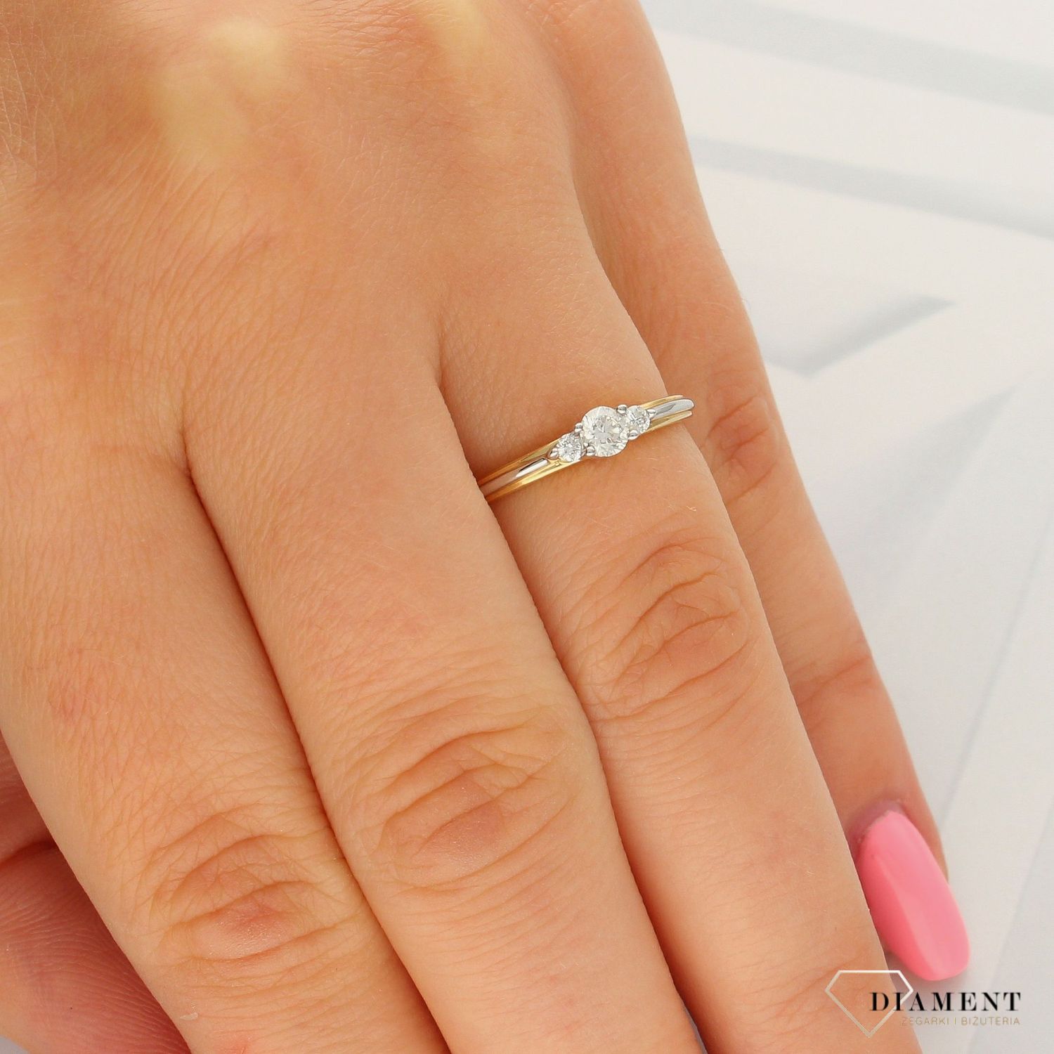 Złoty pierścionek damski z trzema diamentami – białe i żółte złoto 585, 367320.jpg