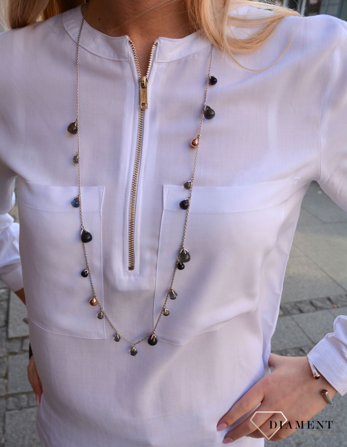 Długi naszyjnik damski z kamieniami naturalnymi, naszyjnik apart, naszyjnik kruk.webp