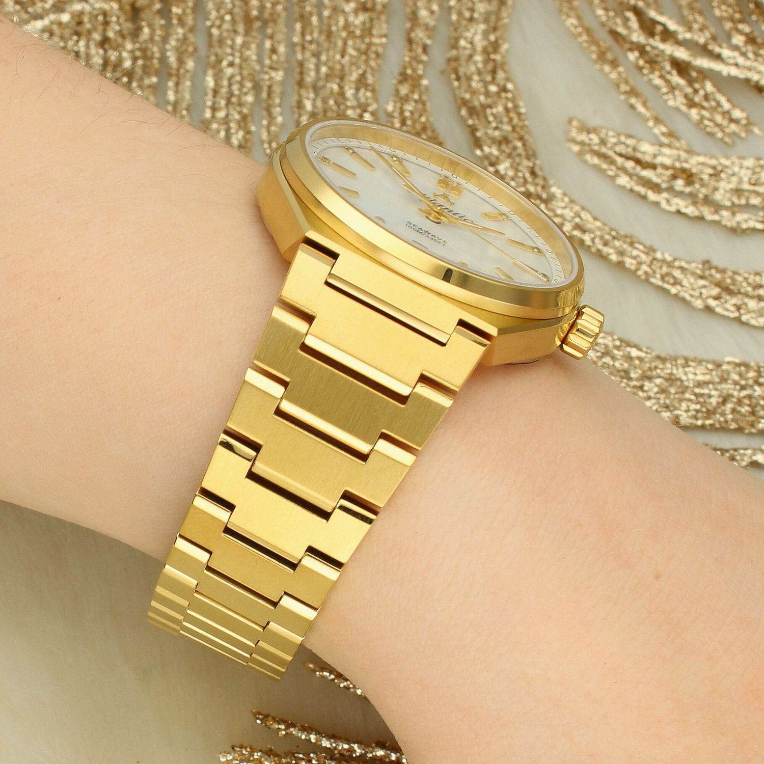 Elegancki zegarek damski Atlantic Seawave Lady Swiss Made. Tarcza z masy perłowej, cyrkonie, mechanizm Ronda 505 i wodoszczelność 100 m. Styl i precyzja każdego dnia.1.jpg