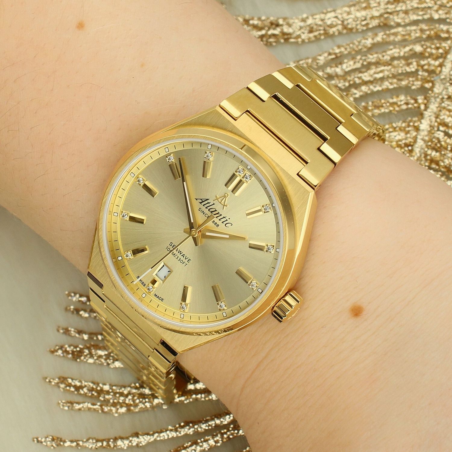 Stylowy zegarek damski Atlantic Seawave Lady Swiss Made. Złota koperta PVD, tarcza sunburst, kryształy, szkło szafirowe i wodoszczelność 100 m.1.jpg