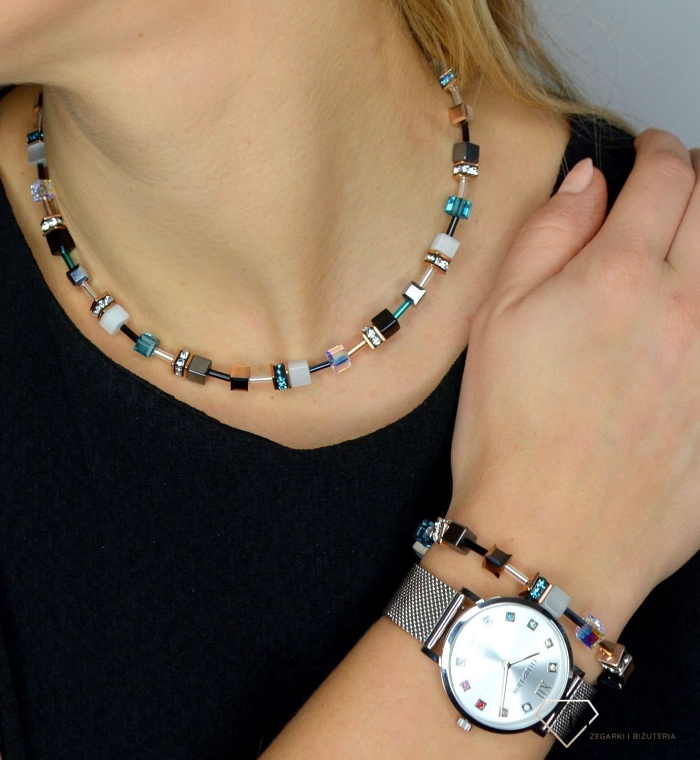 Naszyjnik damski Swarovski tygrysie oko Coeur De Lion 4013100624. Modny, damski naszyjnik Coeur de Lion podkreśla piękno każdej kobiety. Twoja stylizacja zyska wyjątkowy urok, naszyjnik ozdobiony kryształami S.jpg