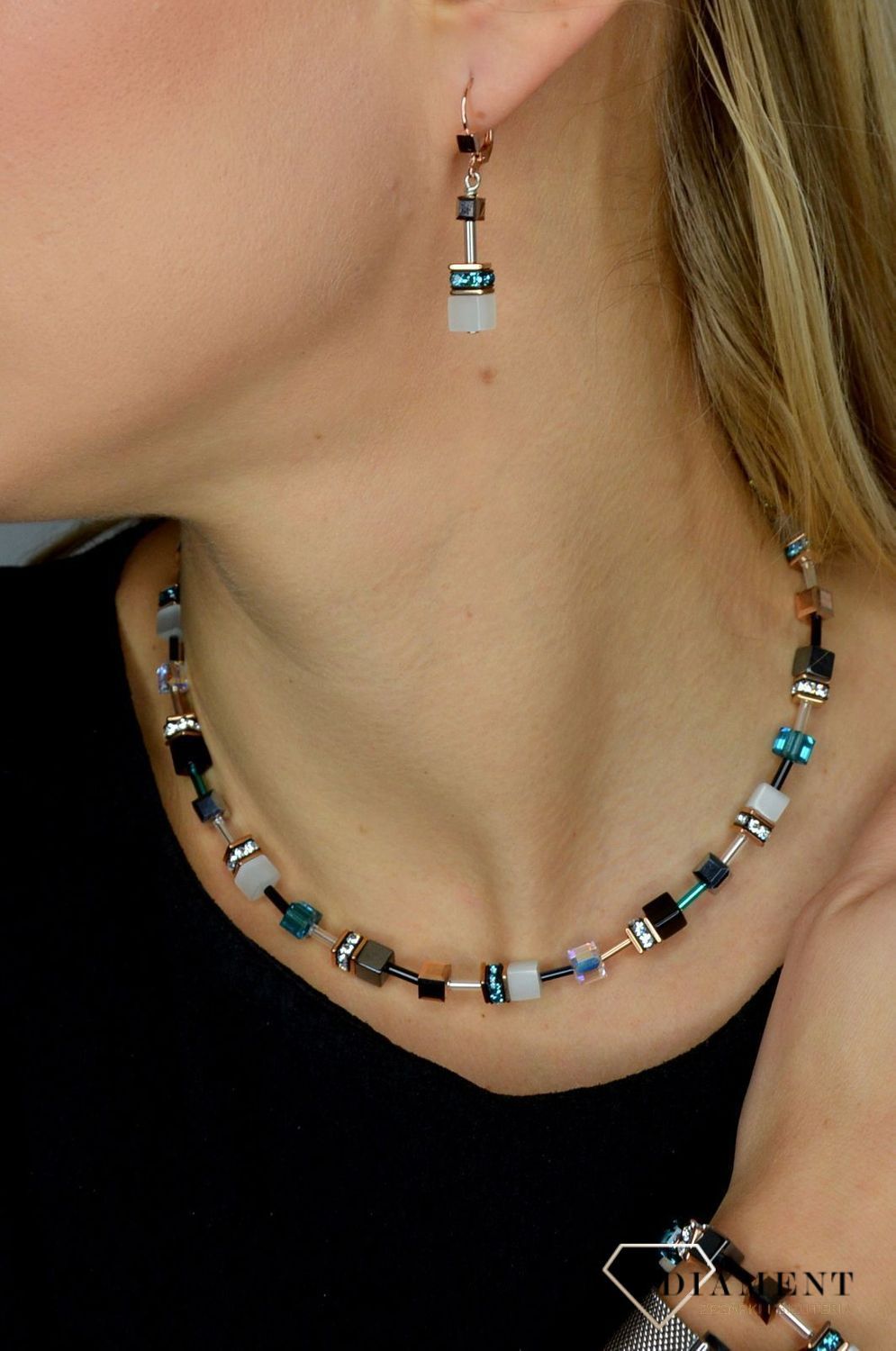 Naszyjnik damski Swarovski tygrysie oko Coeur De Lion 4013100624. Modny, damski naszyjnik Coeur de Lion podkreśla piękno każdej kobiety. Twoja stylizacja zyska wyjątkowy urok, naszyjnik ozdobiony kryształami S.jpg